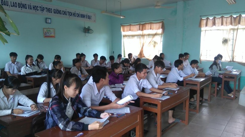 HS Trường THPT Phú Điền (Đồng Tháp) trong giờ học