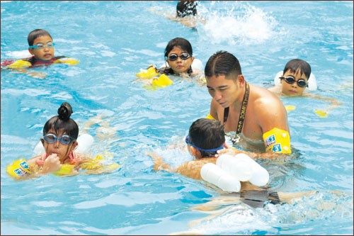 Có kế hoạch hỗ trợ để hầu hết HS phổ thông đều biết bơi.
