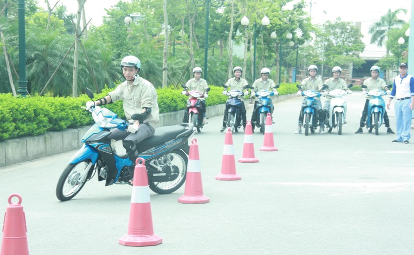 Trường ĐH Thành Đô tập huấn lái xe an toàn cho sinh viên