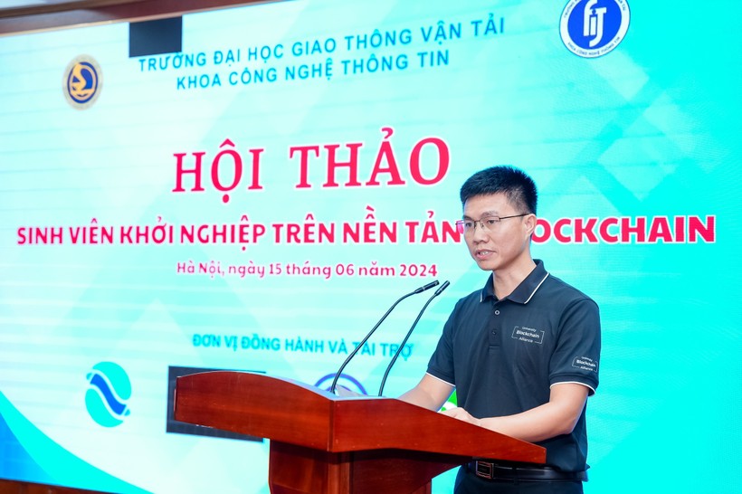 TS Hoàng Văn Thông, Trưởng khoa Công nghệ thông tin, Trường Đại học Giao thông vận tải phát biểu khai mạc Hội thảo.