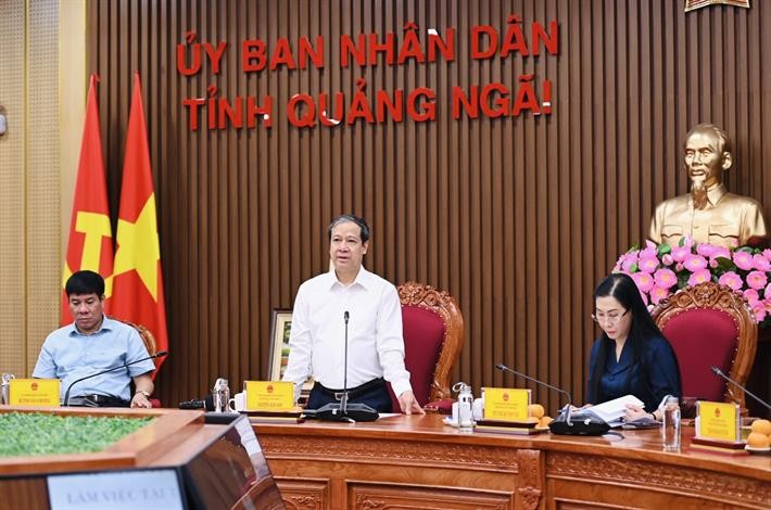 Bộ trưởng Nguyễn Kim Sơn phát biểu tại buổi làm việc với lãnh đạo lãnh đạo tỉnh Quảng Ngãi.