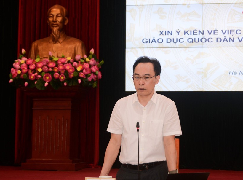 Thứ trưởng Bộ GD&ĐT Hoàng Minh Sơn phát biểu tại tọa đàm.