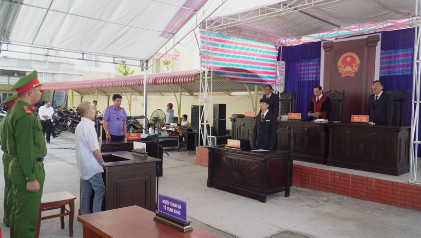 Địa điểm diễn ra phiên tòa tại TT Sông Đốc, huyện Trần Văn Thời.