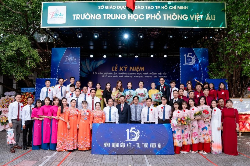 Trường THPT Việt Âu là một trong những ngôi trường tiêu biểu ở Việt Nam đã và đang nỗ lực xây dựng Trường học hạnh phúc - nơi ươm mầm cho những thế hệ tương lai tài năng, nhân văn.