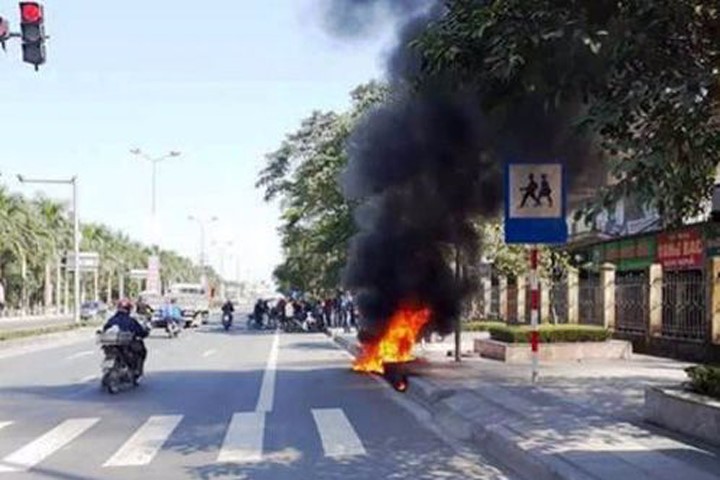 Chiếc xe máy được chính chủ nhân của nó là Nguyễn Văn Hiệp châm lửa đốt sau khi bị CSGT xử phạt.