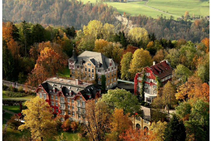 Viện Auf Dem Rosenberg, một trong những trường tư thục lâu đời nhất ở Thụy Sĩ. Ảnh chụp màn hình Business Insider