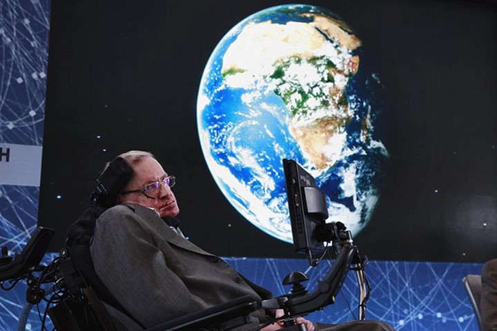 GS Stephen Hawking cảnh báo loài người chỉ còn 100 năm để rời khỏi Trái đất và chinh phục các hành tinh khác trong vũ trụ. Ảnh: Reuters