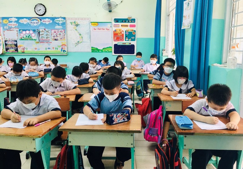 Học sinh Trường Tiểu học Lê Văn Việt (TP Thủ Đức) trong tuần đầu trở lại học trực tiếp.