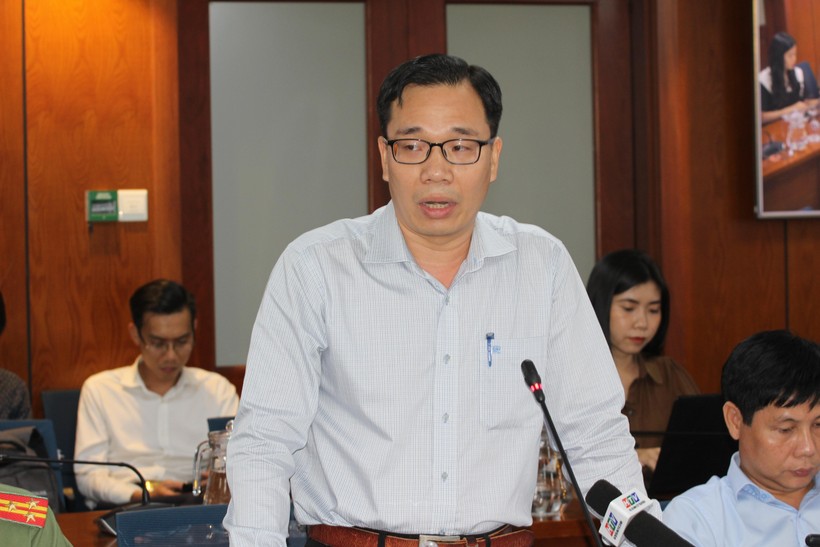 Ông Trịnh Duy Trọng thông tin tại buổi họp báo.