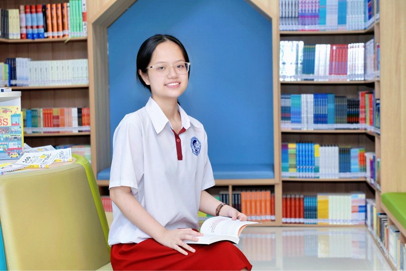 Ngoài đạt giải Nhì Kỳ thi HSG môn Tiếng Anh cấp Thành phố, Nguyễn Xuân Minh Hân (lớp 12/4) còn đạt IELTS 8.5 ngay từ lần thi đầu tiên.