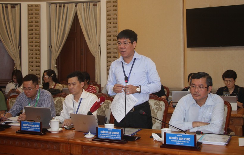 Ông Huỳnh Văn Chương phát biểu tại buổi làm việc.