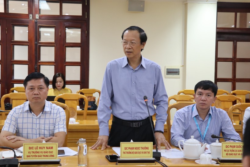 Thứ trưởng Phạm Ngọc Thưởng ghi nhận công tác chuẩn bị tốt Kỳ thi tốt nghiệp THPT tại Hà Tĩnh.