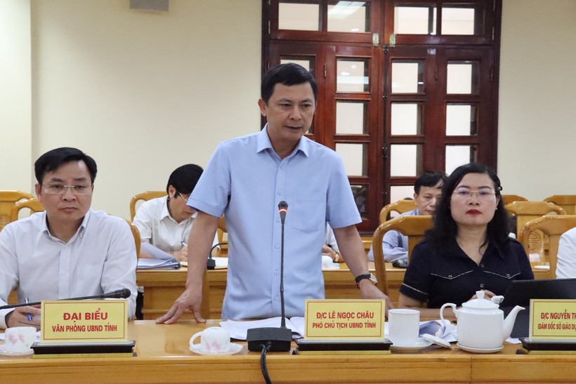 Phó Chủ tịch UBND tỉnh Lê Ngọc Châu phát biểu tiếp thu ý kiến của các đại biểu.