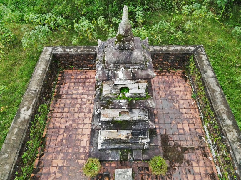 Am tháp bằng đá hơn 500 năm ở Hà Tĩnh.