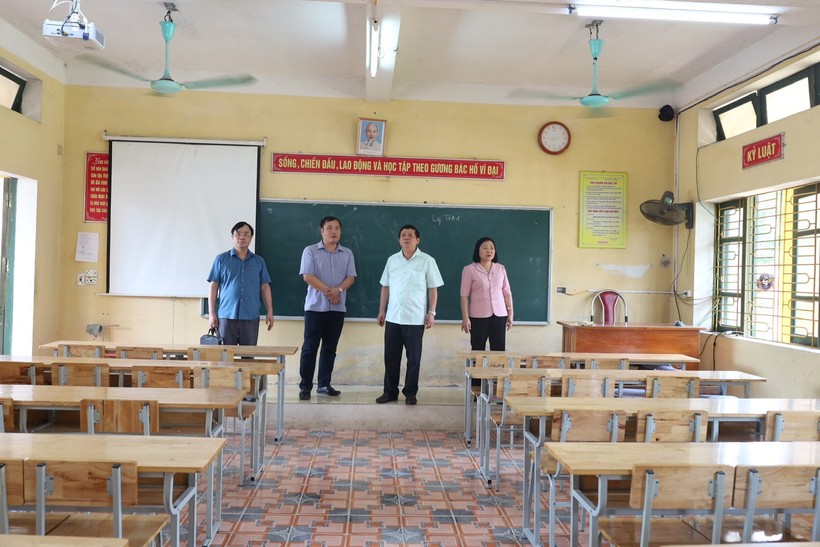 Đoàn công tác kiểm tra tại Trường Phổ thông Dân tộc Nội trú tỉnh Phú Thọ.