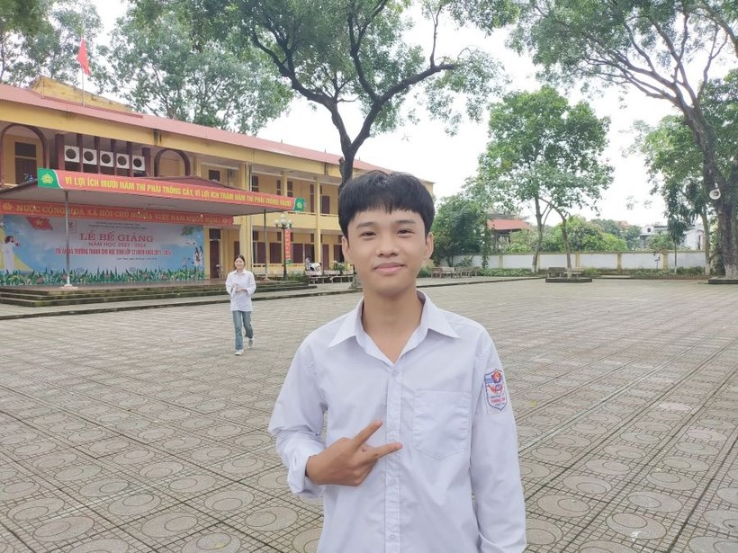 Thí sinh Nguyễn Quang Vương tại Điểm thi trường THPT Phong Châu, huyện Lâm Thao.