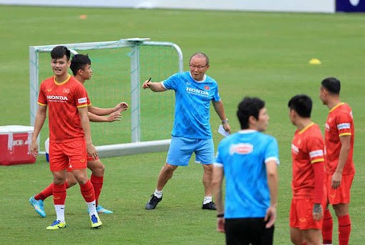 Tuyển Việt Nam tích cực tập luyện chuẩn bị cho trận so tài với tuyển Australia.