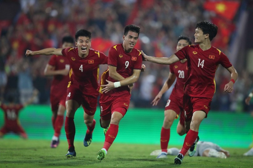 Tiến Linh và đồng đội ăn mừng bàn thắng vào lưới U23 Malaysia