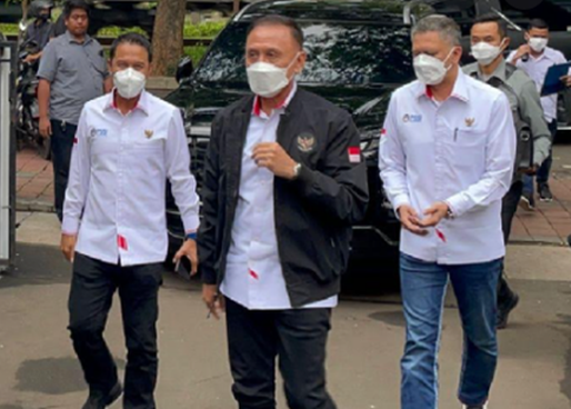 Chủ tịch Liên đoàn bóng đá Indonesia bị cảnh sát triệu tập.