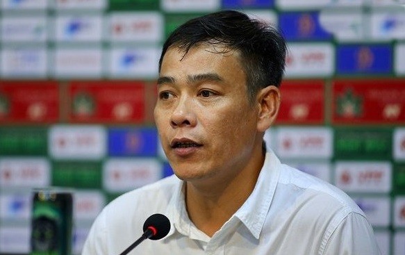 HLV Huy Hoàng của Sông Lam Nghệ An không lo lắng dù trải qua 6 trận chưa biết mùi chiến thắng.