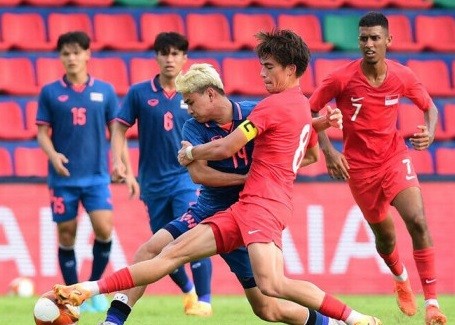 Singapore nguy cơ bị loại sớm ở SEA Games sau trận thua tan nát Thái Lan.