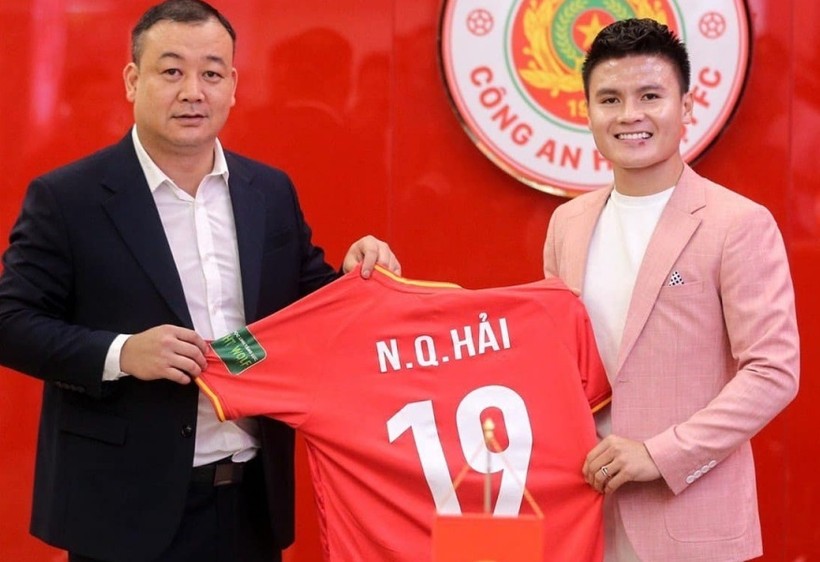 Quang Hải gia nhập CLB Công an Hà Nội với bản hợp đồng 1,5 năm.