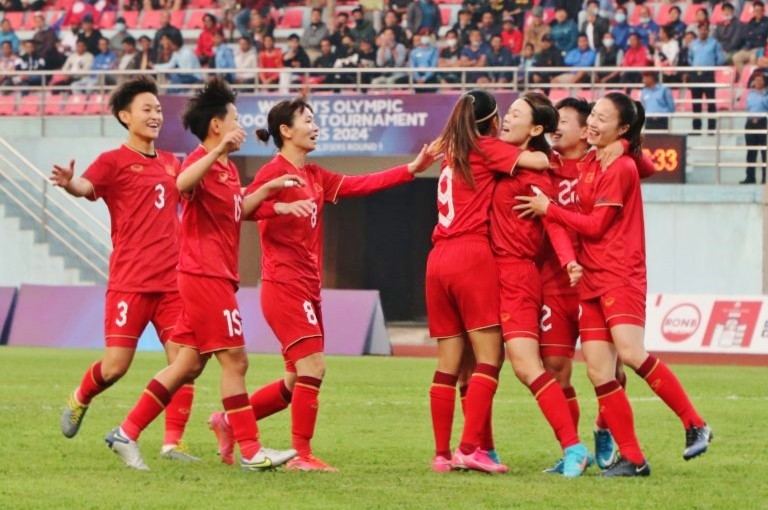 Tuyển nữ Việt Nam thi đấu dưới thời tiết khắc nghiệt ở World Cup 2023.