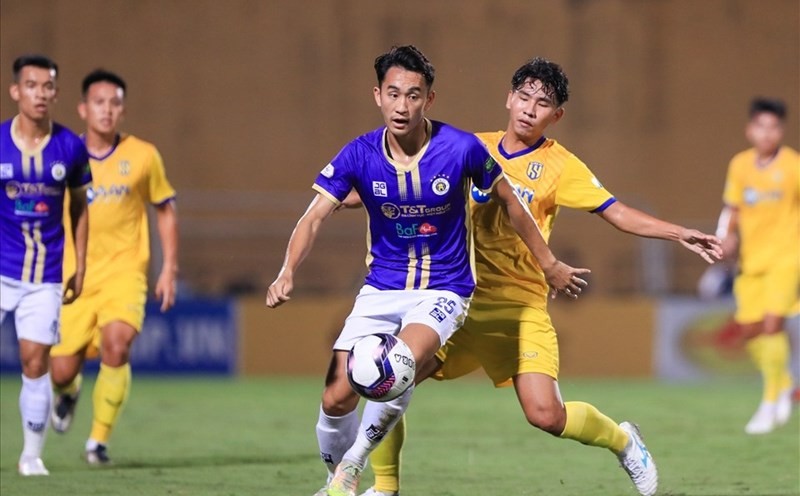 CLB Sông Lam Nghệ An được thưởng 1 tỷ đồng sau trận thắng Hà Nội.