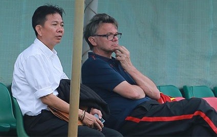 HLV Troussier và Hoàng Anh Tuấn sẽ đảm nhiệm hai tuyển U23 Việt Nam khác nhau trong thời gian tới.