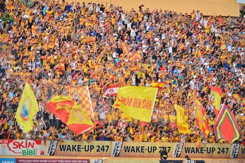 Sân Thiên Trường gây ấn tượng mạnh ở lượt trận hai V-League 2023 với lượng khán giả hùng hậu.