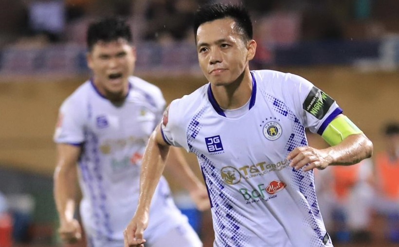 Hà Nội FC thắng cách biệt Hải Phòng trên sân Hàng Đẫy.