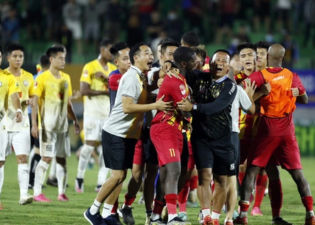 Bình Định FC và CLB Thanh Hóa gây ra hình ảnh xấu xí ở vòng 5 V-League.