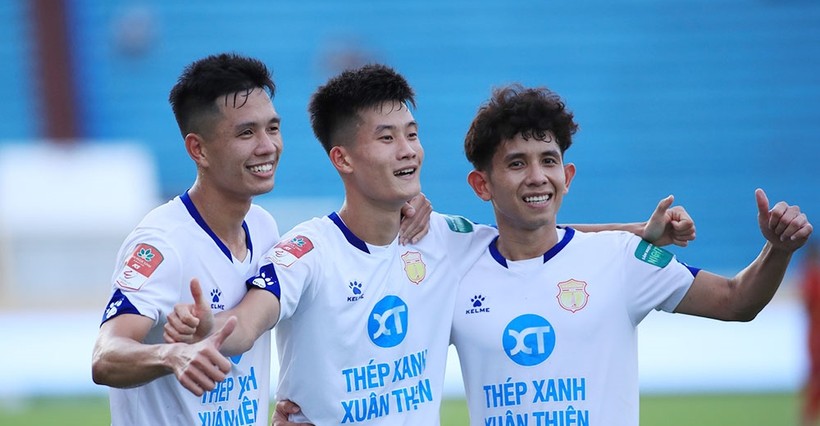 Trận đấu giữa Công an Hà Nội và Thép Xanh Nam Định áp dụng công nghệ VAR.