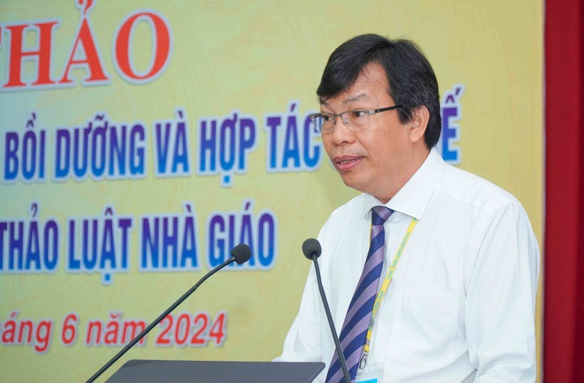 GS.TS Trần Ngọc Hải, Phó Hiệu trưởng Trường ĐH Cần Thơ phát biểu tại hội thảo.