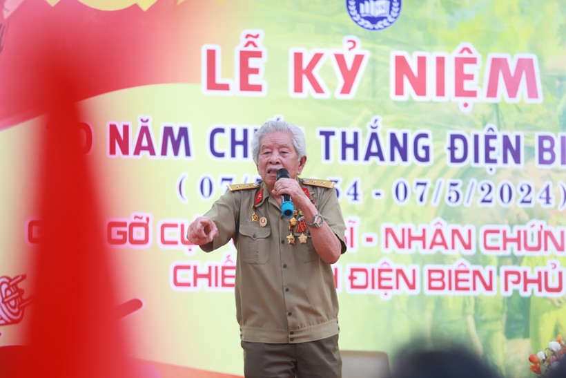 Cựu chiến binh Lê Văn Nhân kể về những kỷ niệm chiến đấu tại mặt trận Điện Biên Phủ.