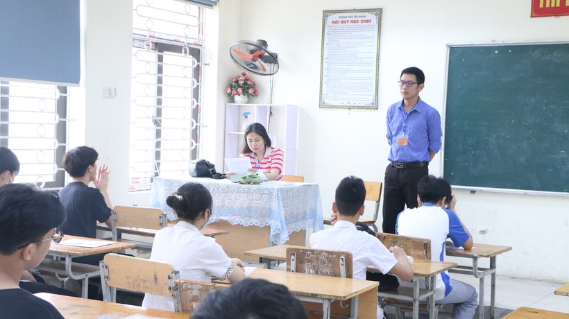 Thí sinh dự thi vào lớp 10 năm 2023 tại điểm thi Trường THCS Yên Nghĩa, quận Hà Đông.
