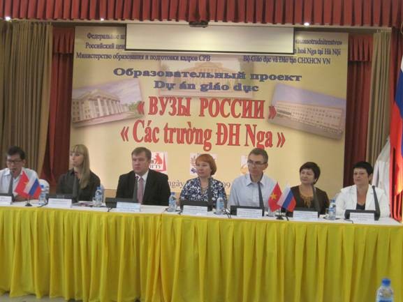 Các đại biểu đại diện cho các trường ĐH Nga sang thăm và làm việc tại Việt Nam 