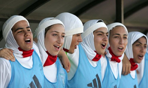 Hơn nửa đội bóng đá nữ Iran bị nghi là nam chưa chuyển giới