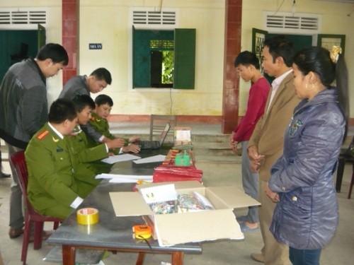 Các đối tượng mua bán pháo trái phép bị công an huyện Quỳ Hợp, Nghệ An bắt giữ