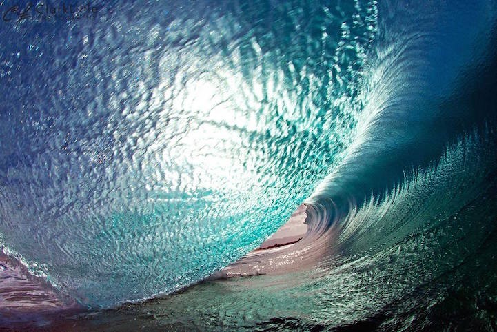 Khoảnh khắc sóng biển “đóng băng” đẹp đến nghẹt thở 