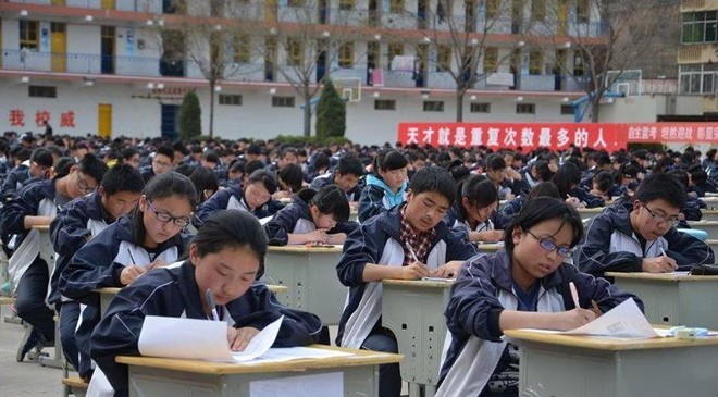 Nạn phí ngầm trong trường học Trung Quốc