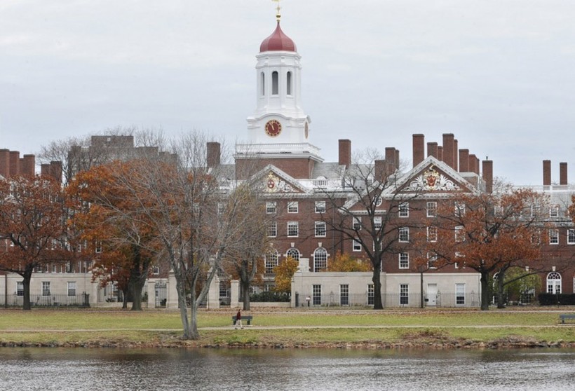 Harvard từ chối nhập học 10 sinh viên phát ngôn xúc phạm trên Facebook 