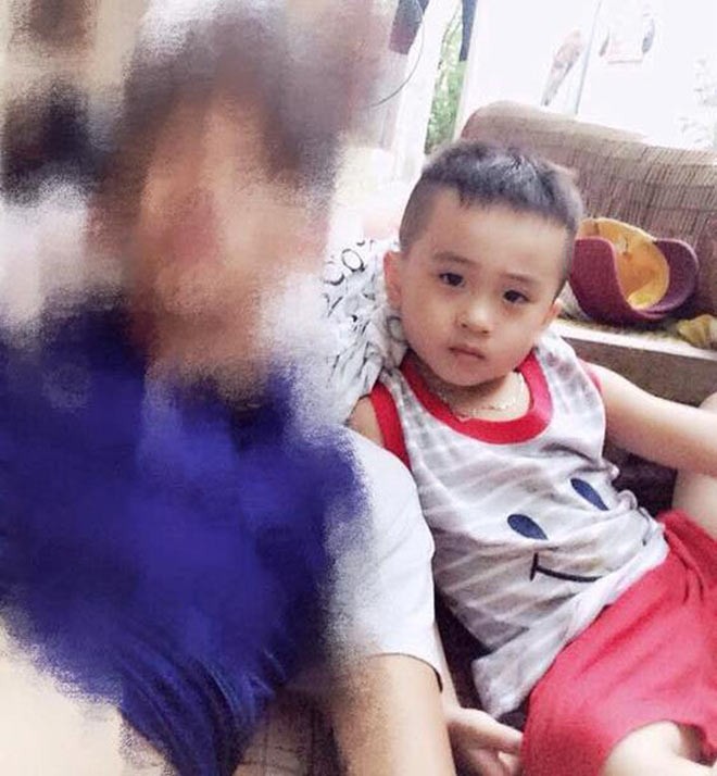 Vụ cháu bé mất tích tại Quảng Bình: Dân vây bắt hai người lạ mặt