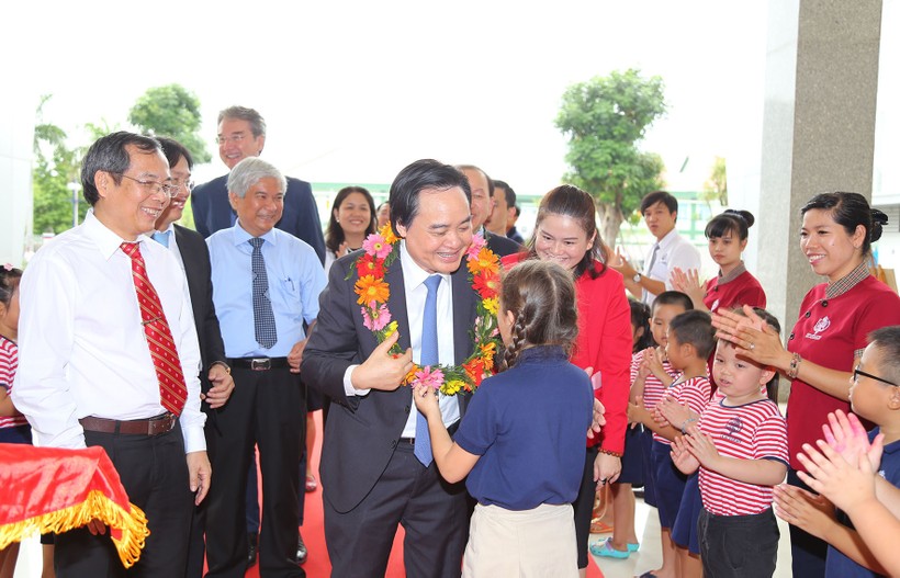 Bộ trưởng Bộ GD&ĐT Phùng Xuân Nhạ tới thăm mô hình Trường Quốc tế Học viện Anh quốc do Tập đoàn Nguyễn Hoàng đầu tư tại tỉnh Bà Rịa - Vũng Tàu