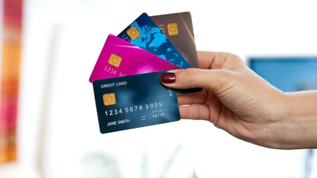Cân nhắc khi mở thẻ tín dụng:  Chẳng hợp người không biết chi tiêu