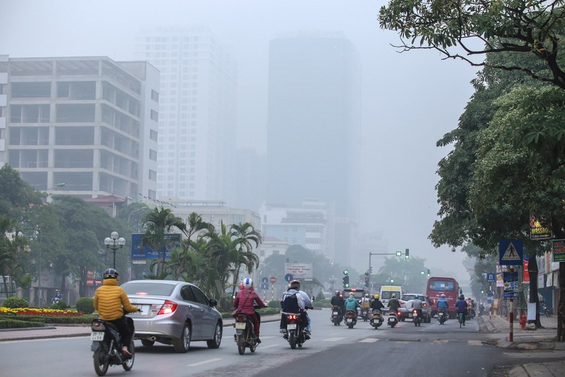 Hà Nội có sương mù, cảnh báo sạt lở đất và ngập úng ở Quảng Nam
