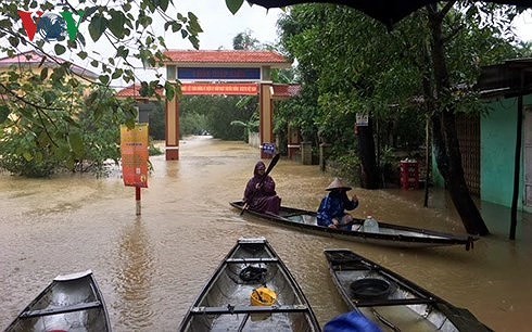 Nhiều khu dân cư ở thị xã Hương Trà bị ngập sâu ở Thừa Thiên – Huế. Ảnh: VOV.