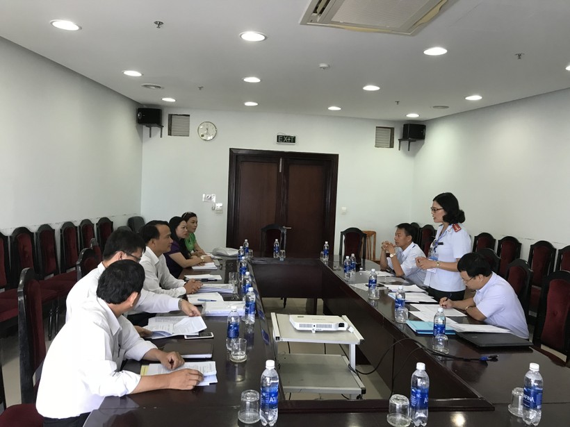 Bà Đặng Thị Thu Huyền – trưởng đoàn thanh tra Bộ GD&ĐT làm việc với đại diện ban chỉ đạo thi THPT quốc gia 2018 cụm thi Đà Nẵng.

