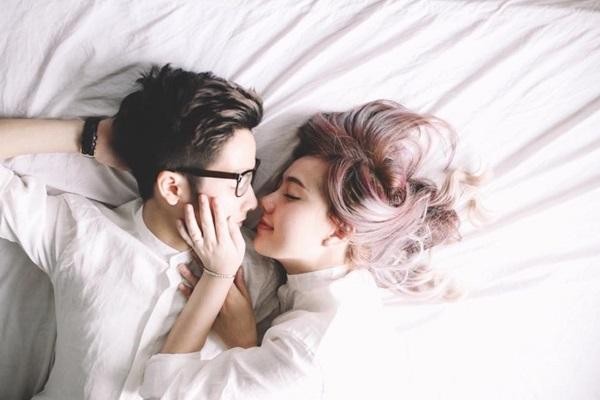 Bất kỳ đàn ông yêu vợ nào cũng giữ 5 thói quen này khi ngủ