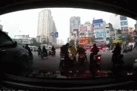 Clip "dàn cảnh để lấy cắp đồ ngay giữa đường Hà Nội" khiến dân mạng phẫn nộ